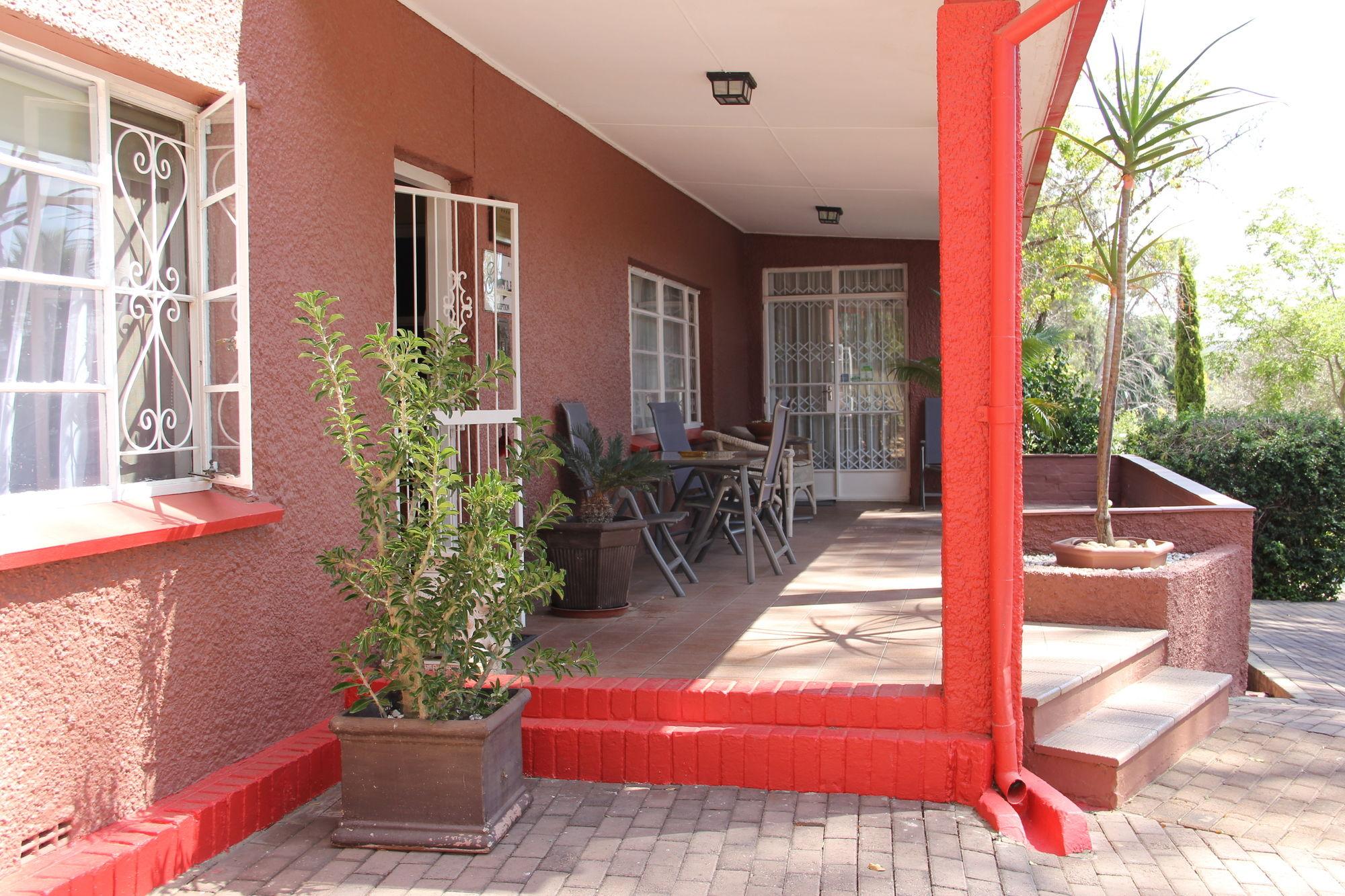 Gumtree Guest House Oudtshoorn Dış mekan fotoğraf